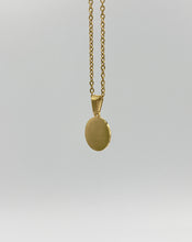 Load image into Gallery viewer, Timeless Round Pendant Necklace