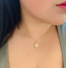 Load image into Gallery viewer, Sunflower Necklace