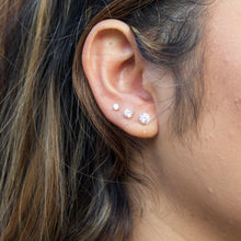 Load image into Gallery viewer, 14k Solitaire Round Stud Earrings